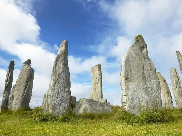 espace sacré de la préhistoire avec des menhirs La naissance de la lithothérapie : Du temps de la préhistoireLa naissance de la lithothérapie : Du temps de la préhistoire